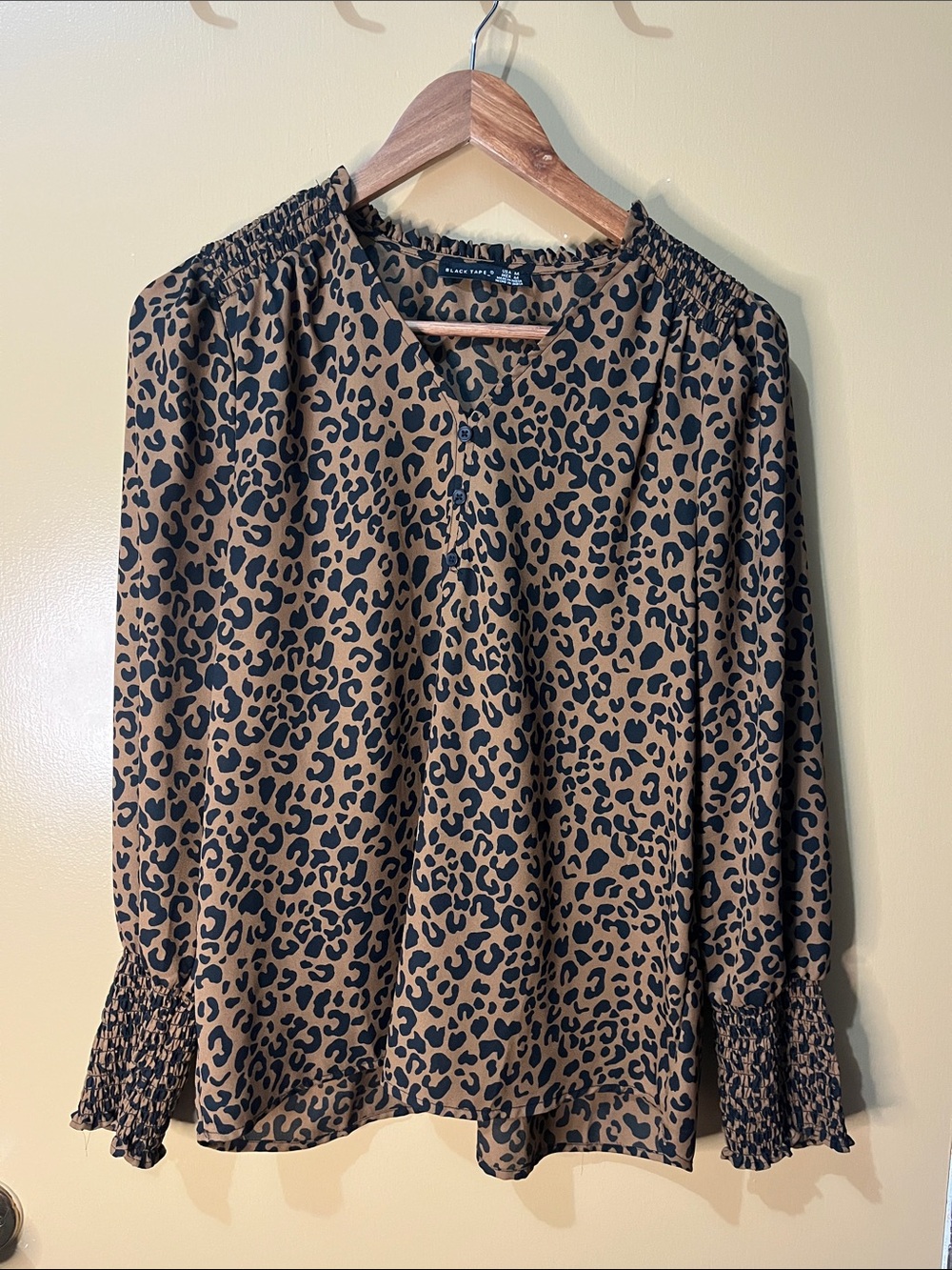 Black Tape_ Leopard Print Smocked Cuff Tunic - Brown/Black | M